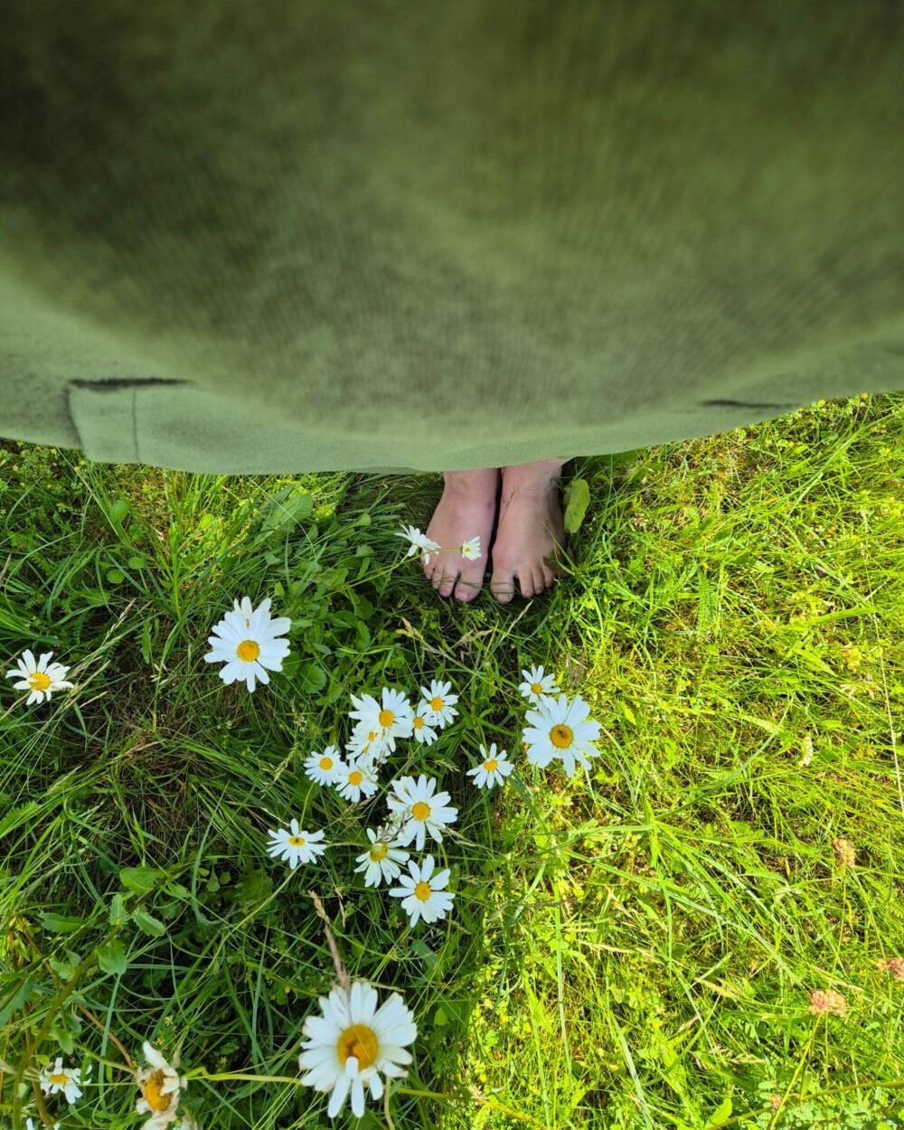 Sąmanų spalvos bambukinis pončas su kapišonu Meadow Queen