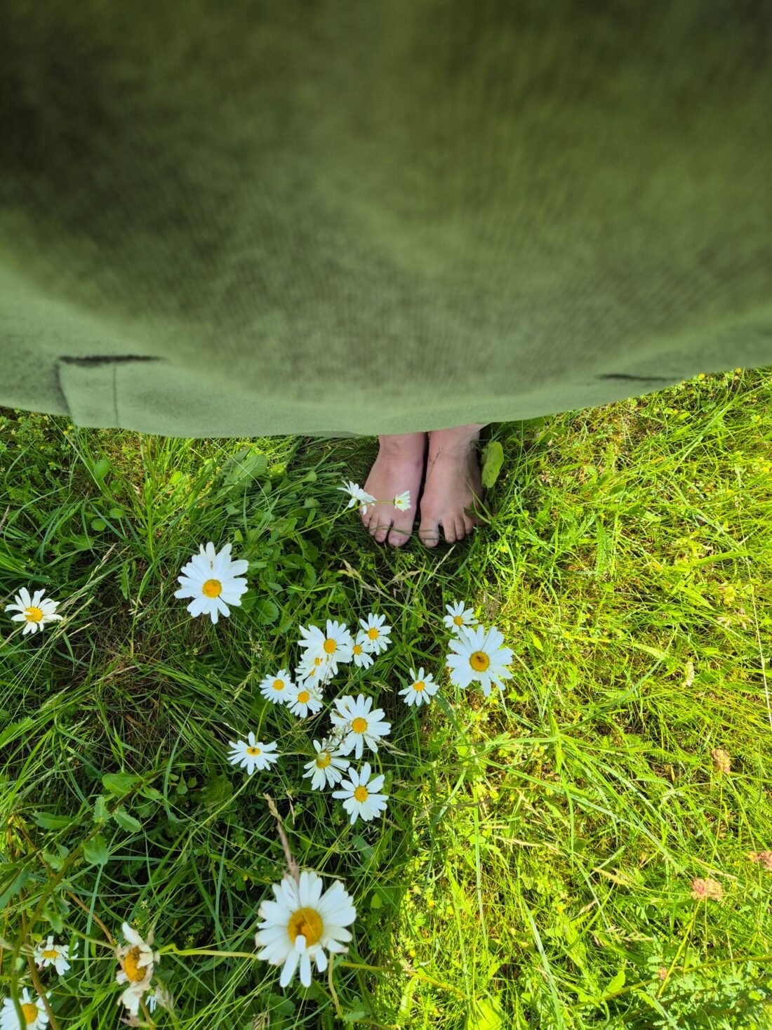 Sąmanų spalvos bambukinis pončas su kapišonu Meadow Queen